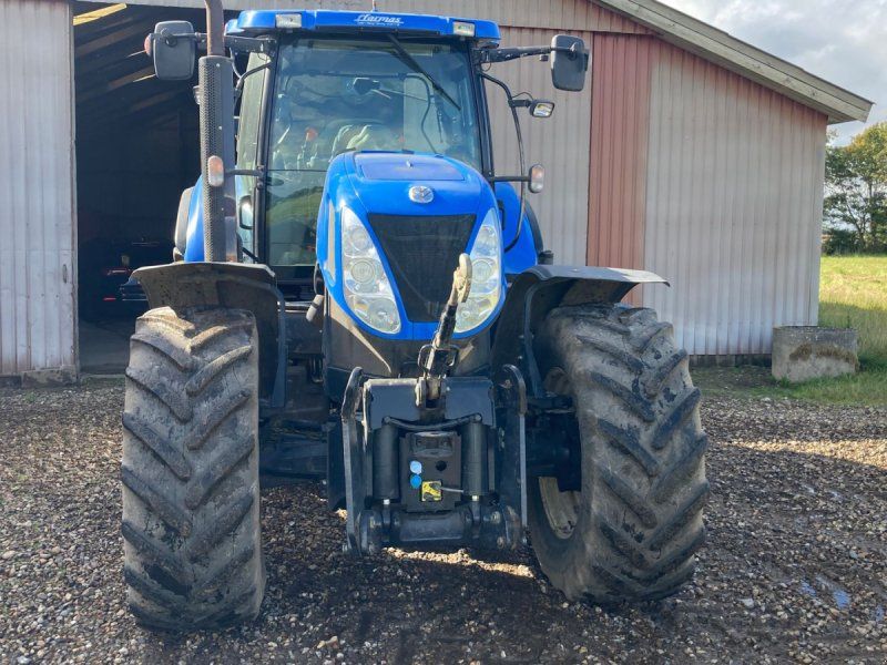 New Holland T7040