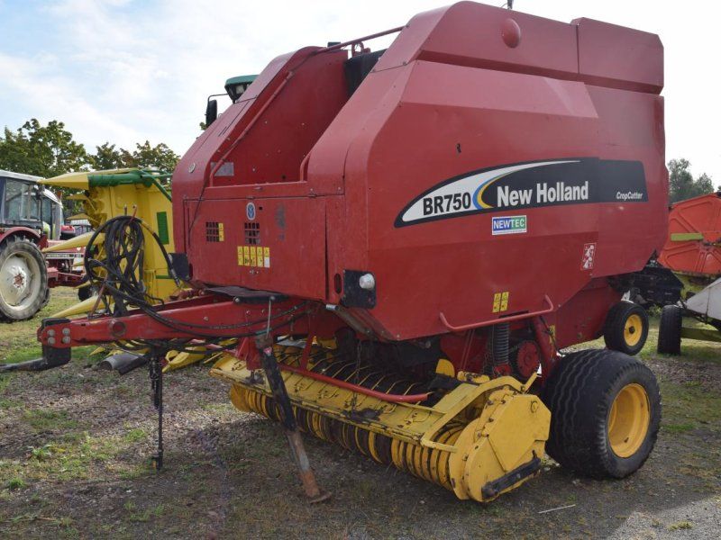 New Holland BR 750 CrCutter