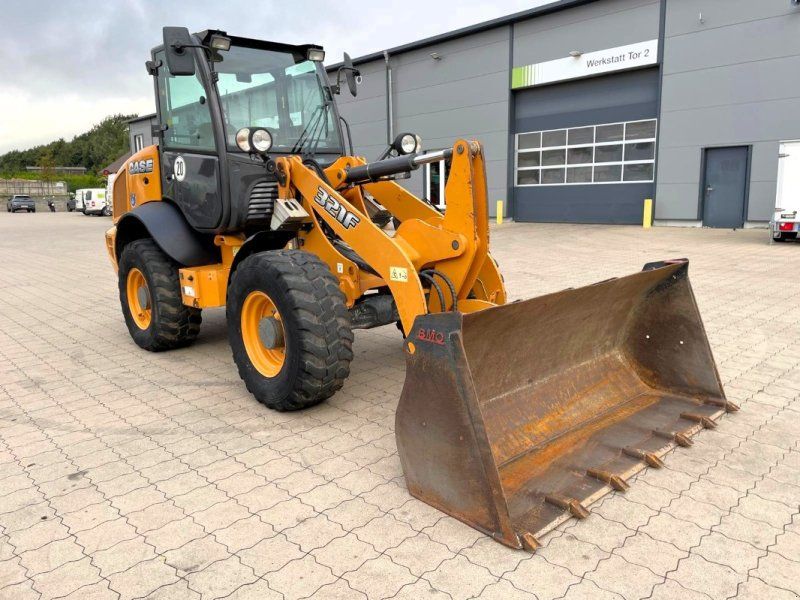 Case 321 F, Schaufel, nur 2.909 h !