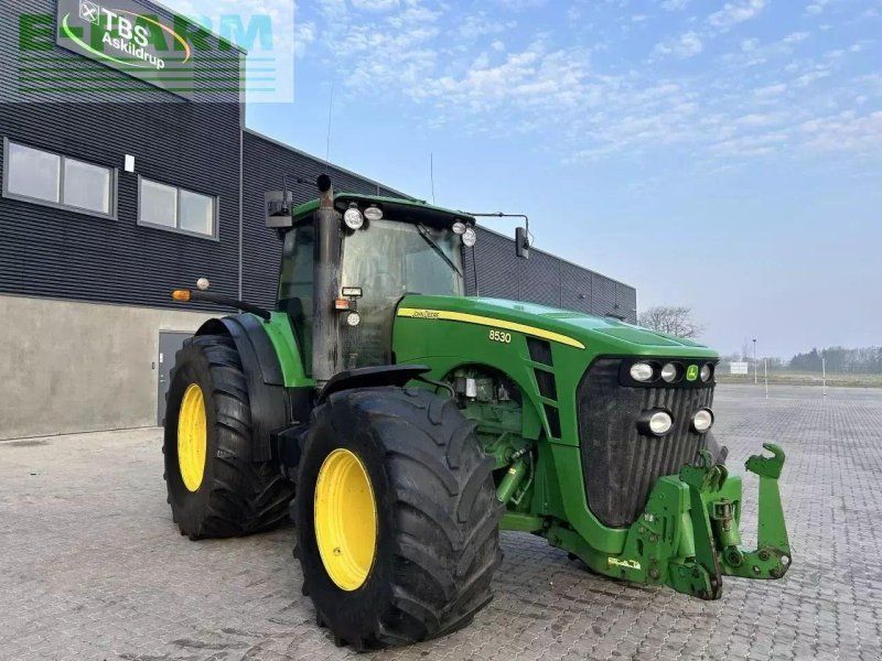 John Deere 8530