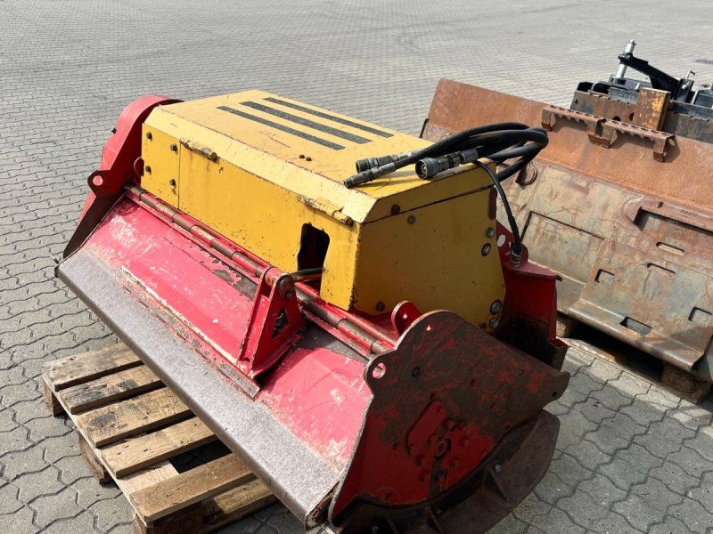 Bobcat t590 MED afretter+powerrake+knuser