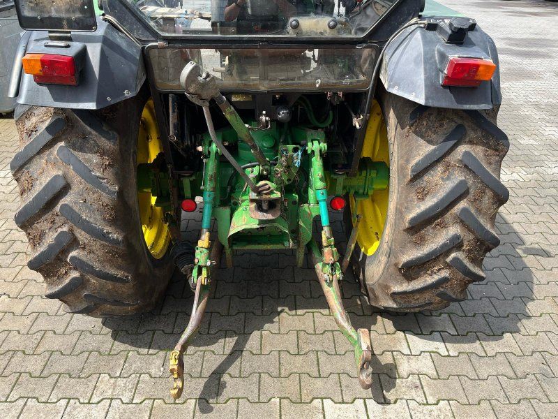 John Deere 2850