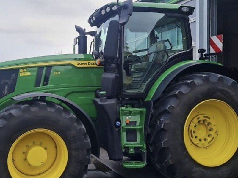 John Deere 6R250 Den nyeste 6R model. Front PTO. Command Arm. Command Pro.