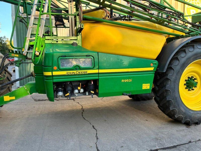 John Deere R952i