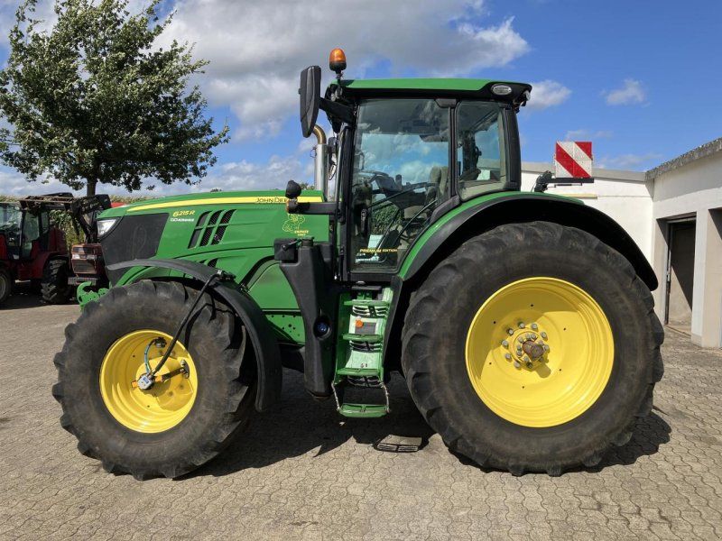 John Deere 6215R
