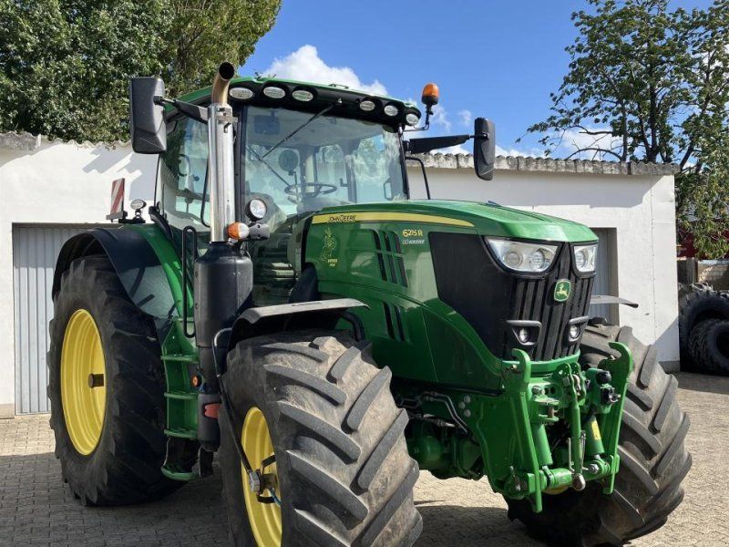 John Deere 6215R