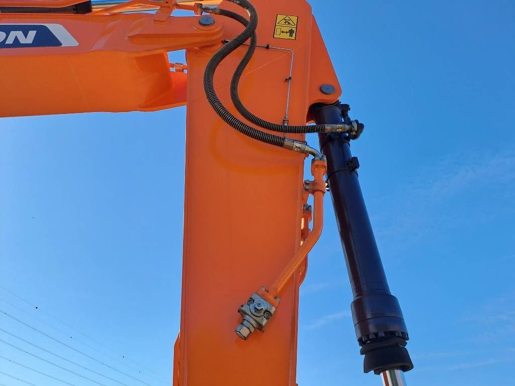 Develon DX 300 LC-7M (4 Pieces available)