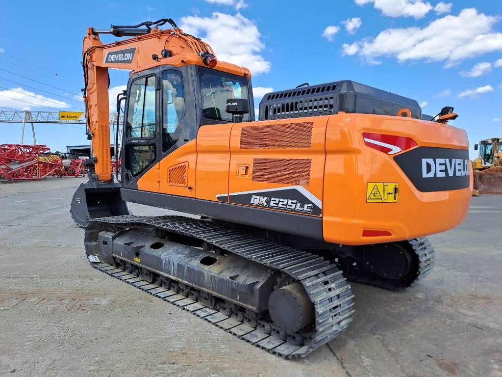 Develon DX225LC-7M