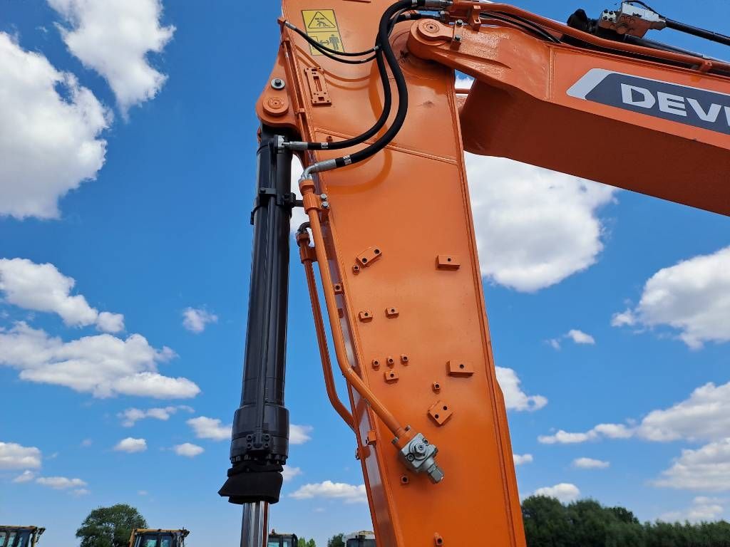 Develon DX225LC-7M