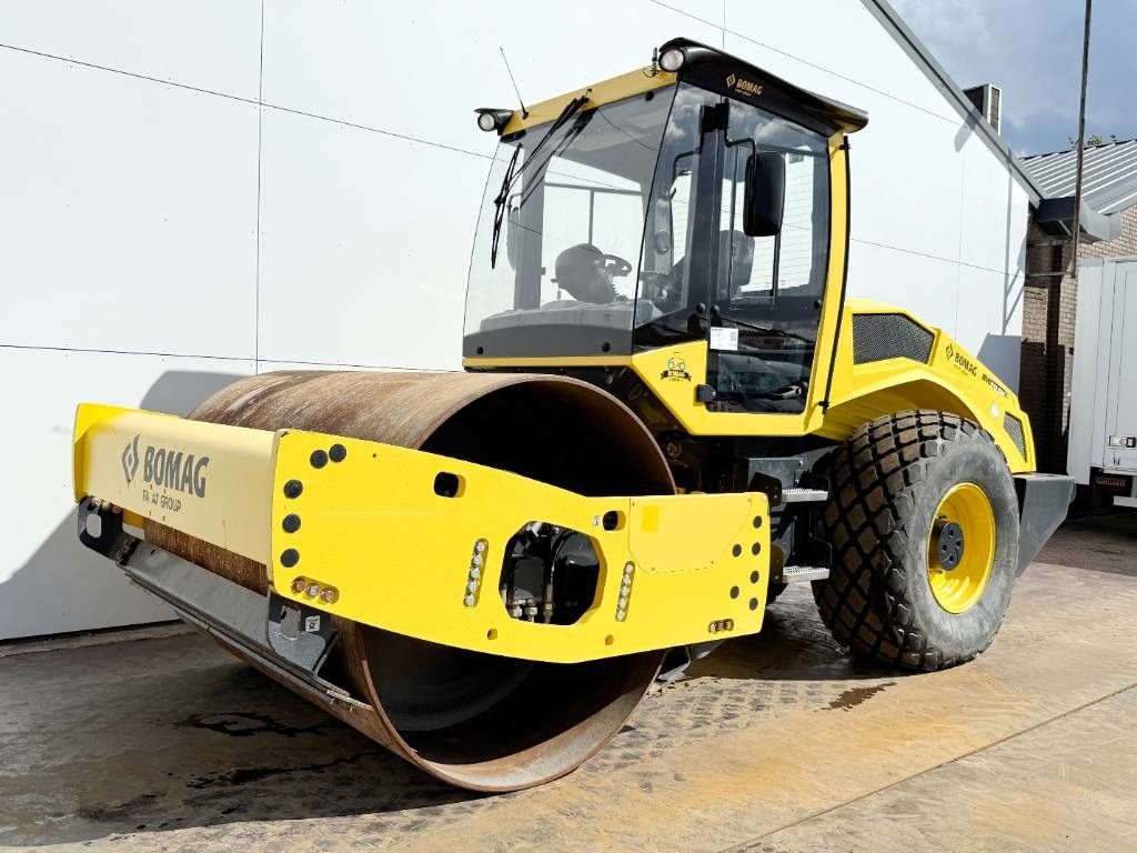 Bomag BW211DH-5 - German Machine / Only 1311 Hours!