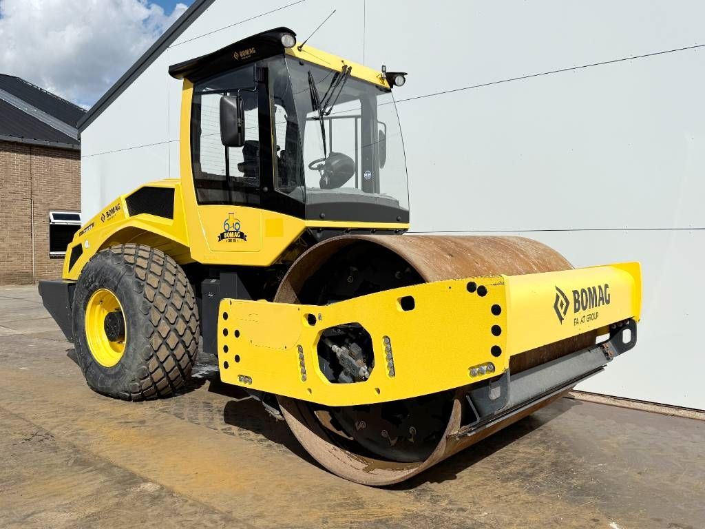 Bomag BW211DH-5 - German Machine / Only 1311 Hours!
