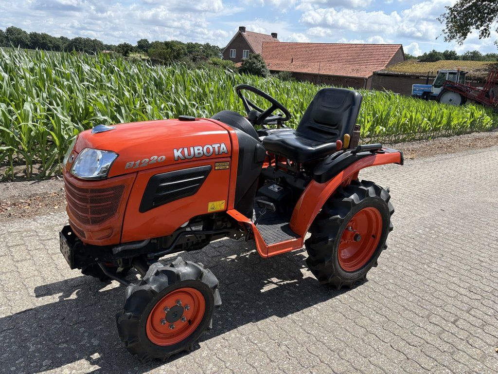Kubota B1220