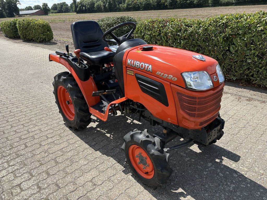 Kubota B1220