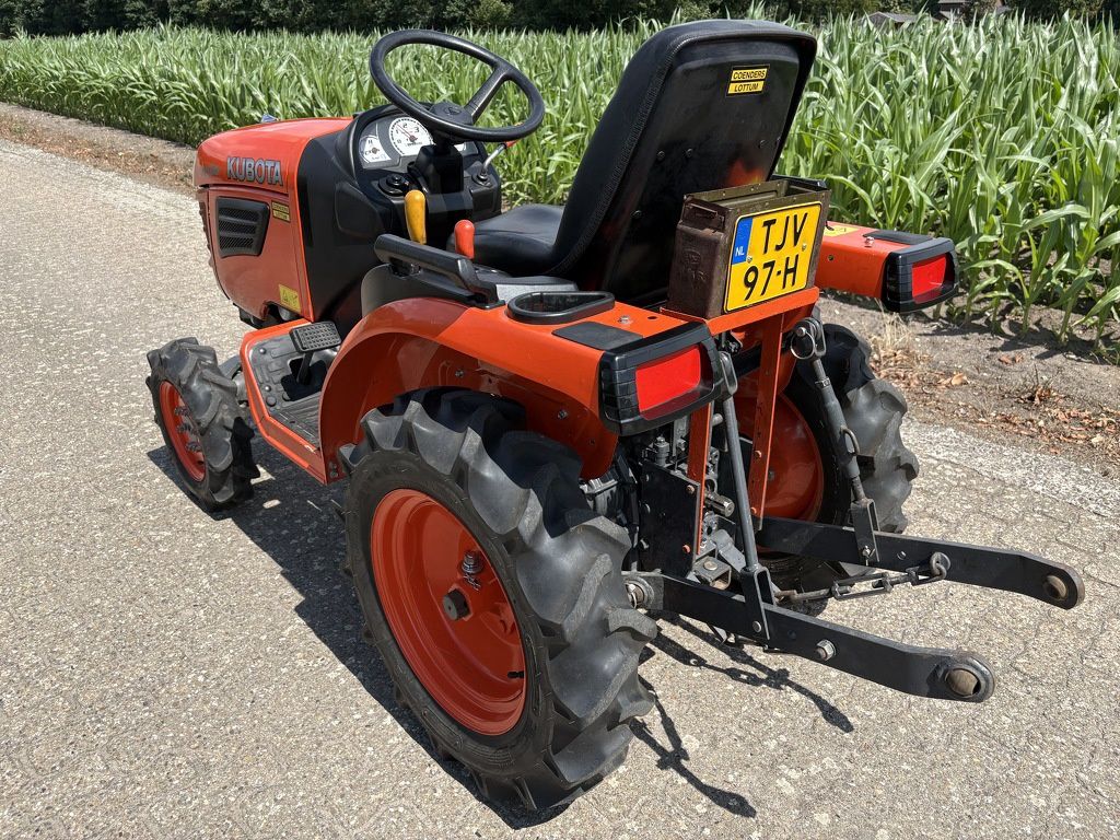 Kubota B1220