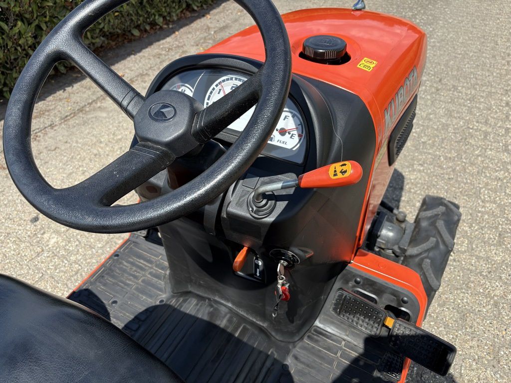 Kubota B1220