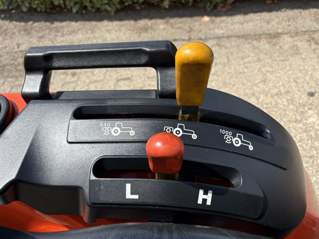 Kubota B1220