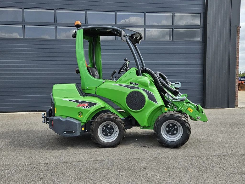 Avant 528 TDL+ mini-shovel