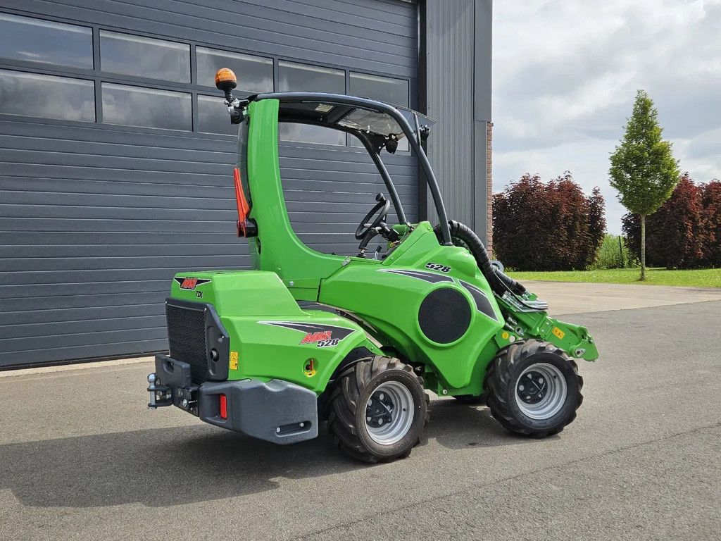 Avant 528 TDL+ mini-shovel