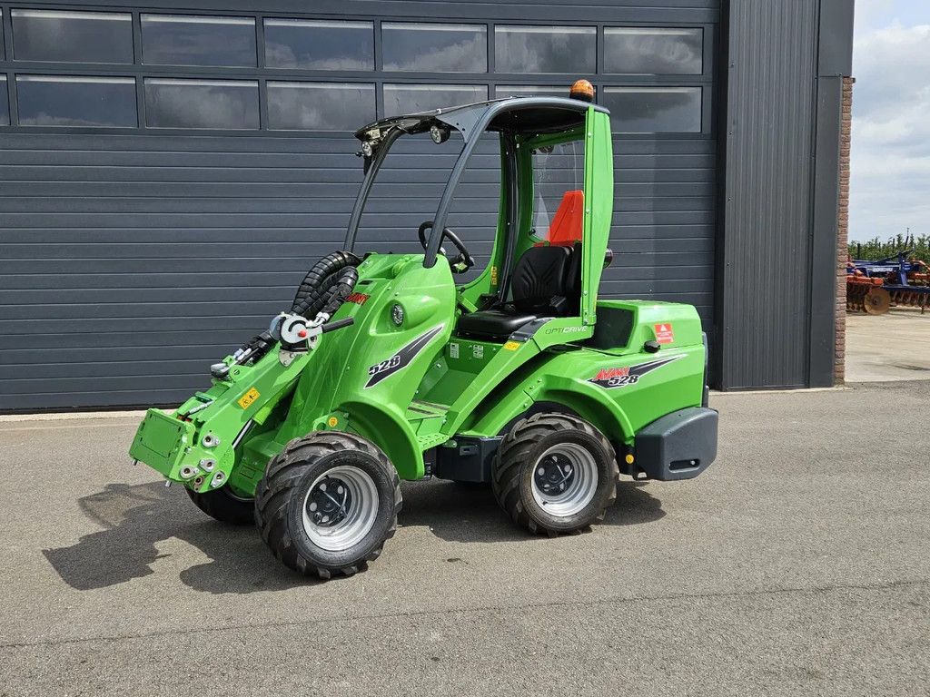 Avant 528 TDL+ mini-shovel