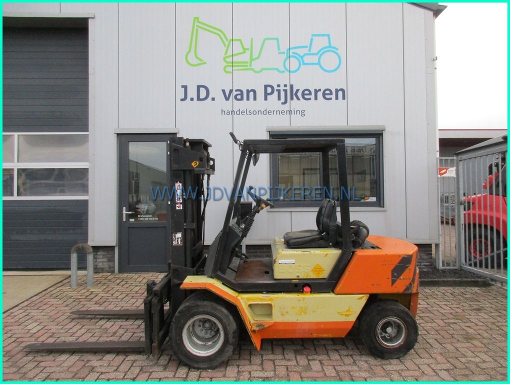 Boss RH30D 3t Perkins diesel triplex4.5+shift+4xhydrauliek 2.08m