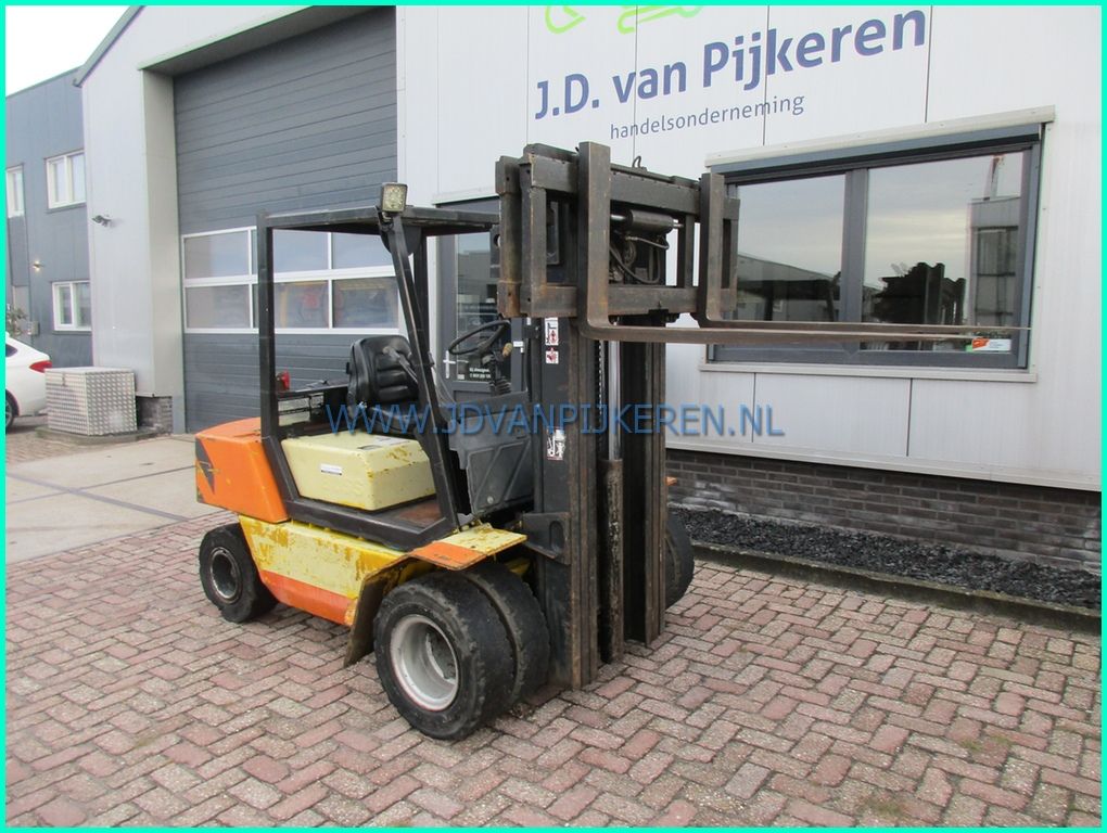 Boss RH30D 3t Perkins diesel triplex4.5+shift+4xhydrauliek 2.08m