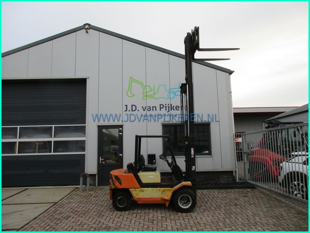 Boss RH30D 3t Perkins diesel triplex4.5+shift+4xhydrauliek 2.08m