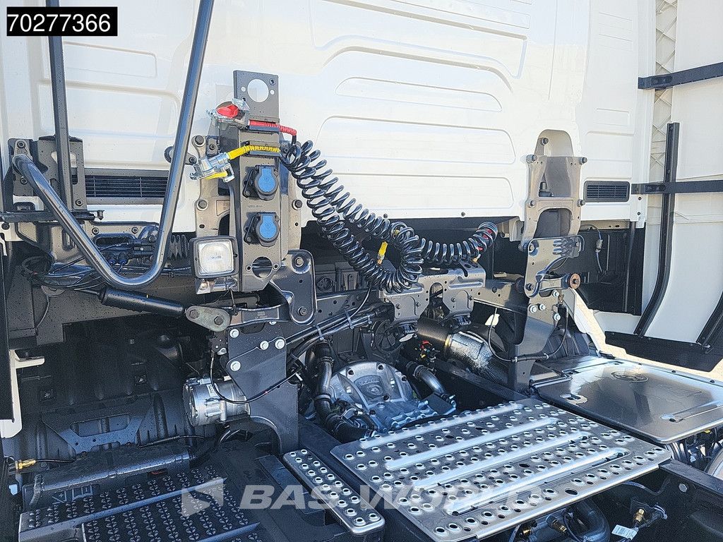 Scania S560 4X2 NEW! Retarder Full-Air 2xTanks Leder Standklima Navi ACC LED