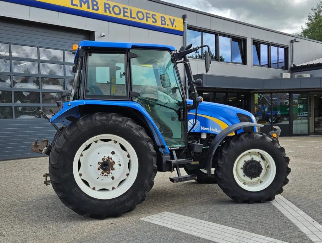 New Holland Hi-Lo Powershuttle T5050