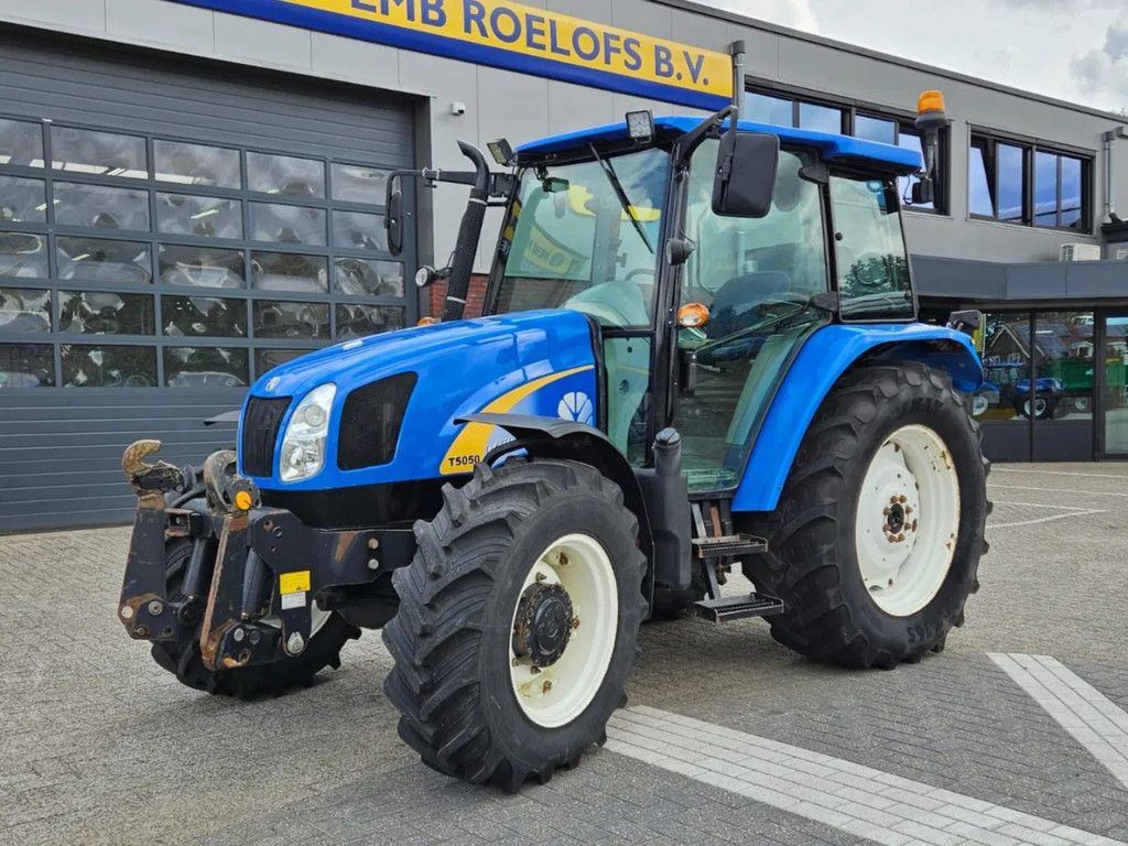 New Holland Hi-Lo Powershuttle T5050