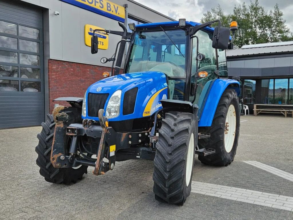 New Holland Hi-Lo Powershuttle T5050