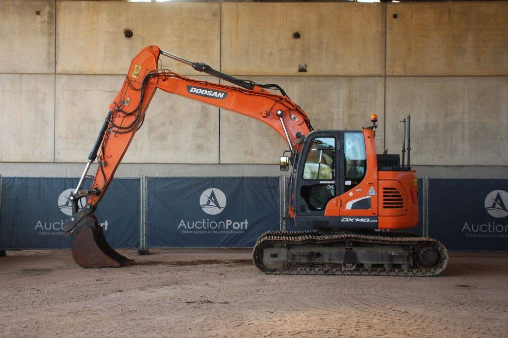Rupsgraafmachine Doosan DX140LCR Diesel