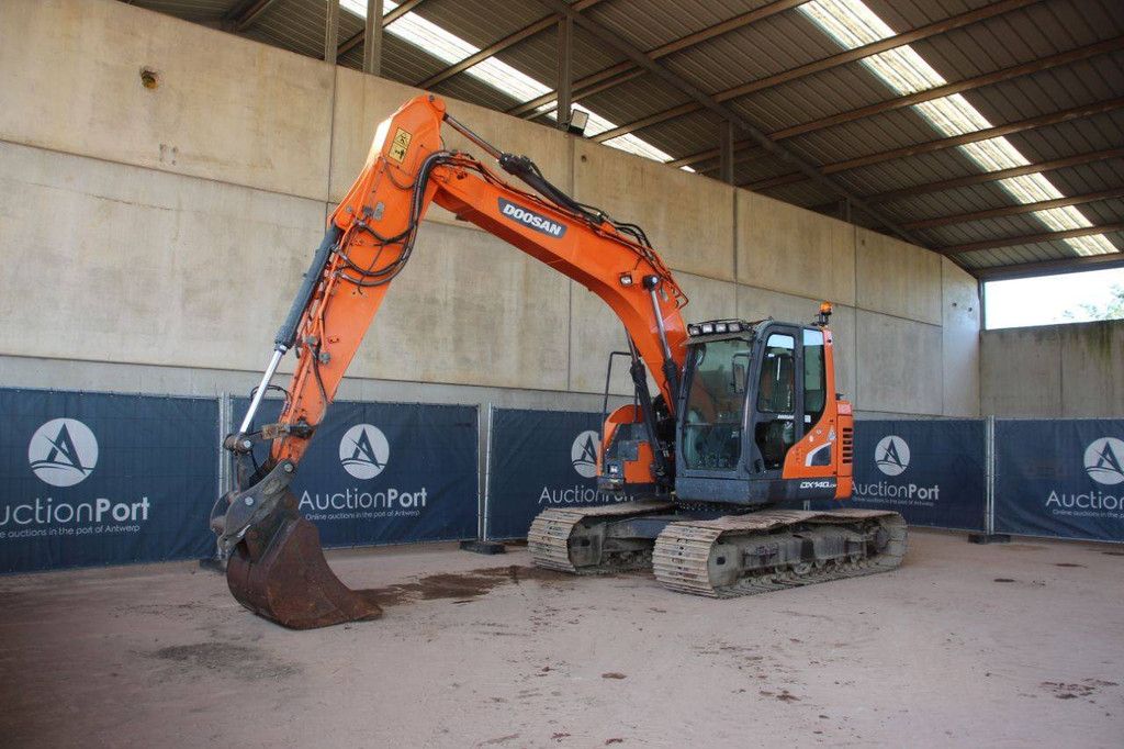 Rupsgraafmachine Doosan DX140LCR Diesel