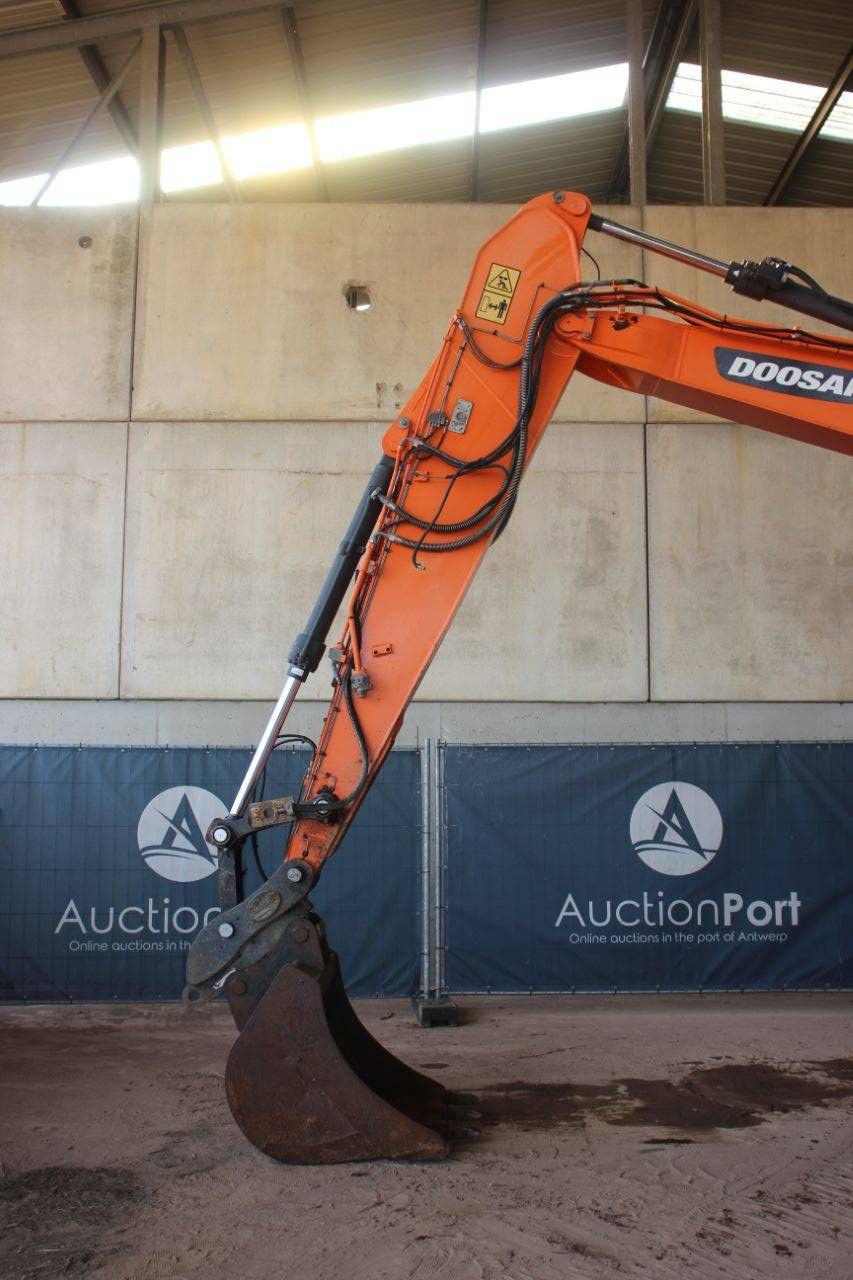 Rupsgraafmachine Doosan DX140LCR Diesel