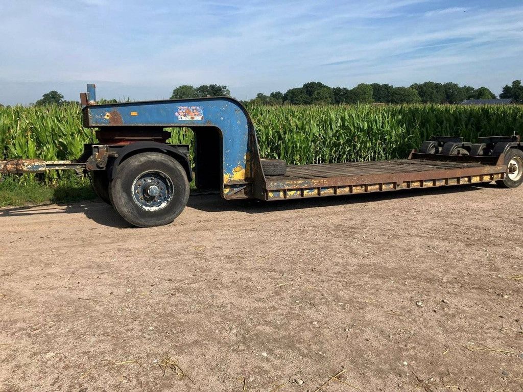 Low loader