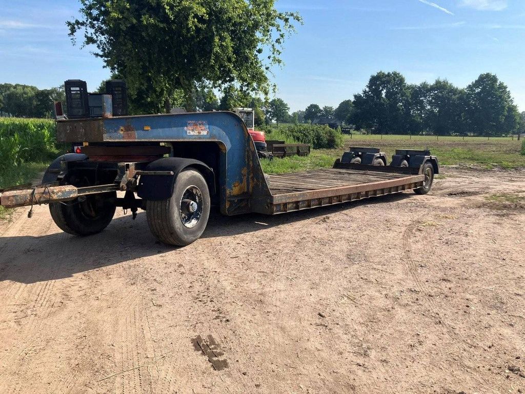 Low loader