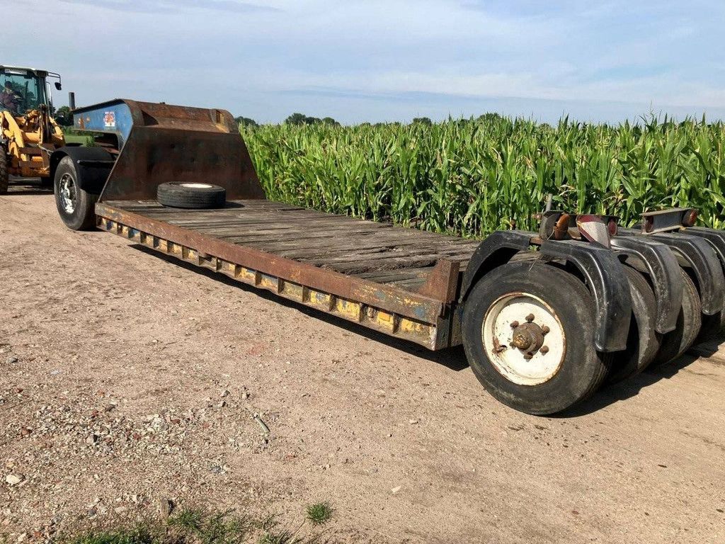 Low loader