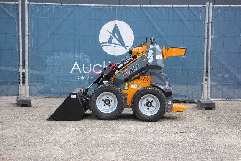 Giant GS900 Diesel 18.2kW articulated loader (2024)