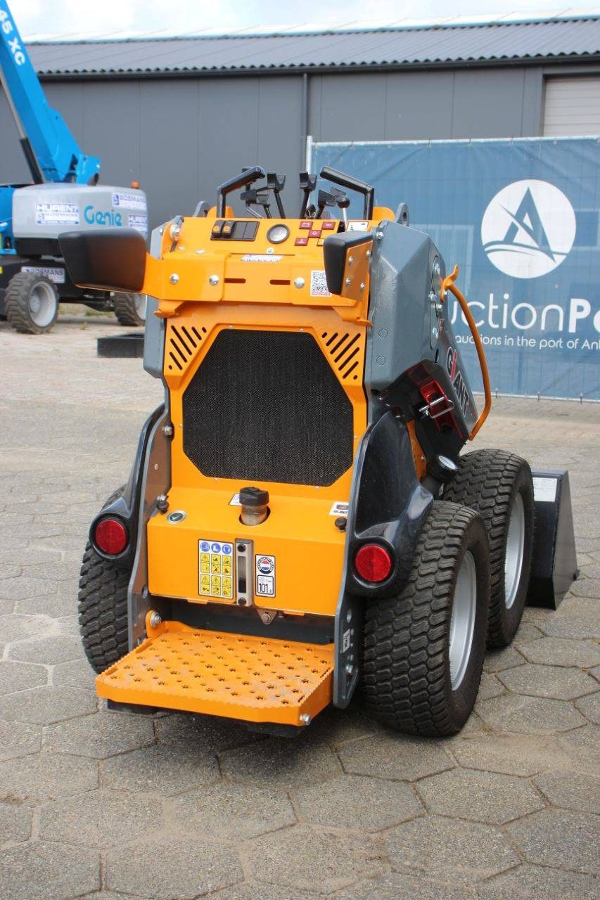 Giant GS900 Diesel 18.2kW articulated loader (2024)