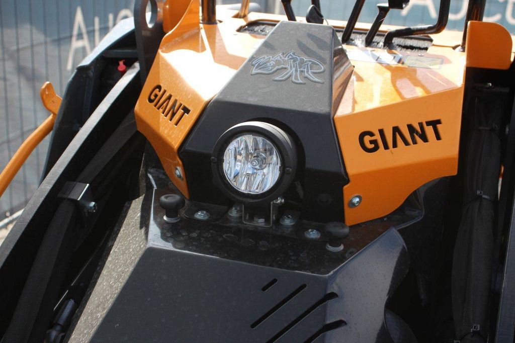Giant GS900 Diesel 18.2kW articulated loader (2024)