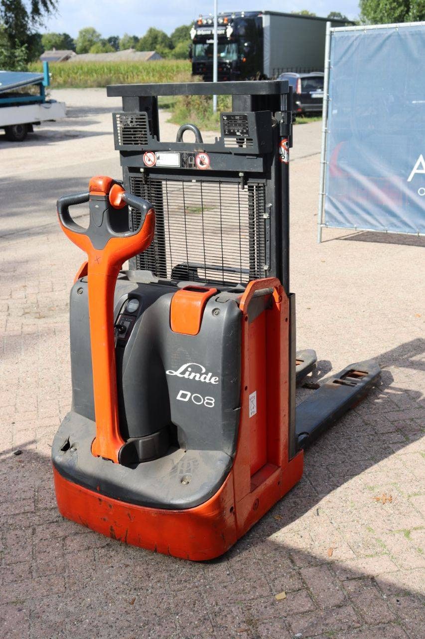 Stacker Linde D08 Electric 1800kg 2015