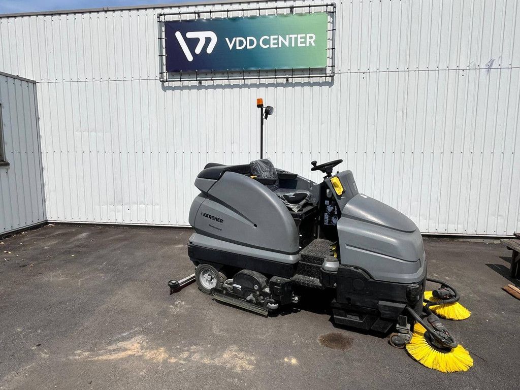 Scrubber-dryer Kärcher B250 R120 Electric 2019 with integrated sweeping function