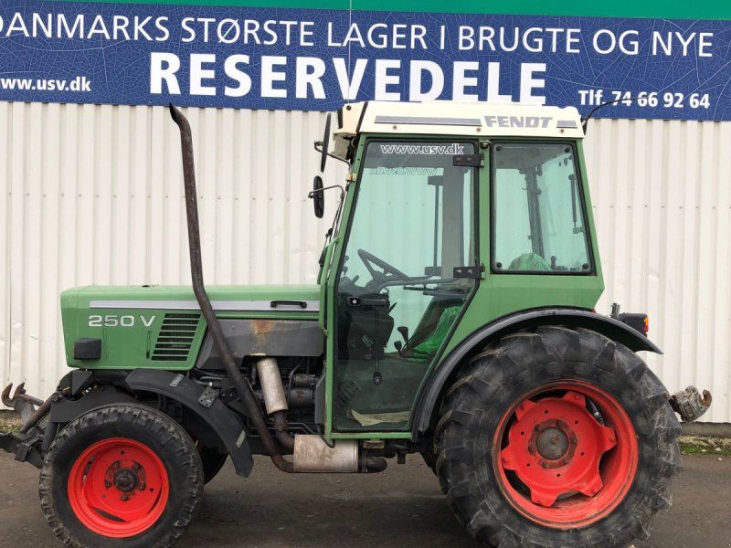 Fendt 250V Frontlift. Få timer