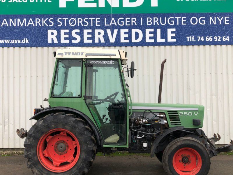 Fendt 250V Frontlift. Få timer