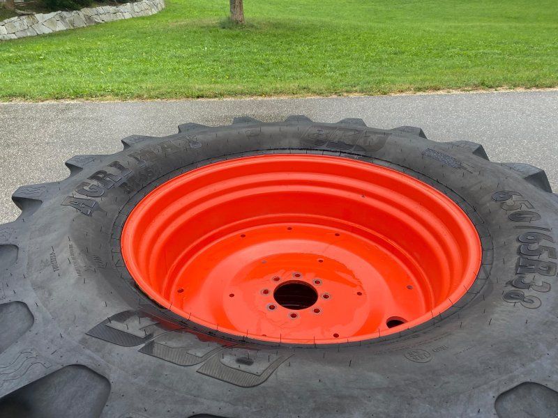 BKT 650/65 R38