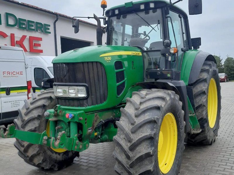 John Deere 7530