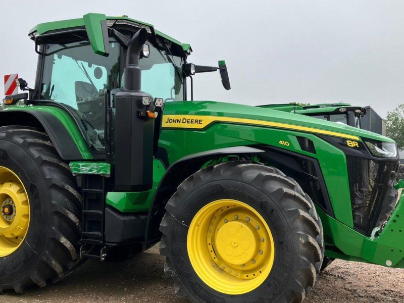 John Deere 8R410 Kun 50 timer. Ring til Ulrik for mere info på 40255544. Je