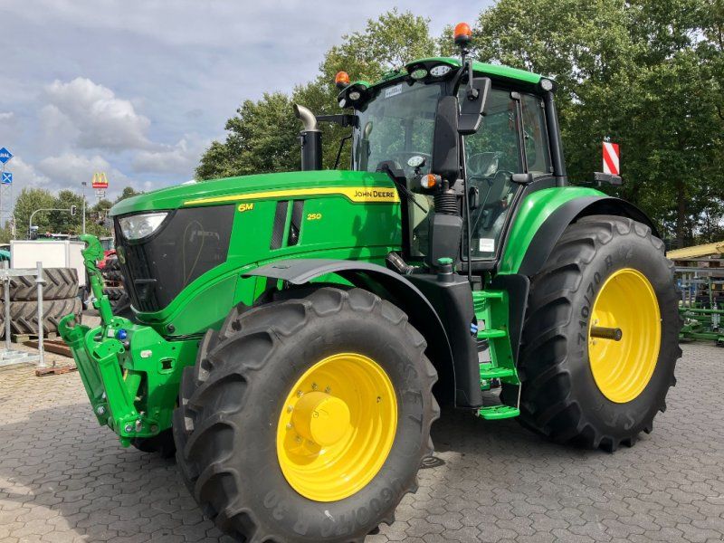 John Deere 6M250