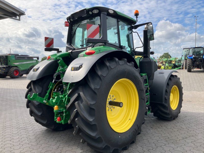 John Deere 6M250