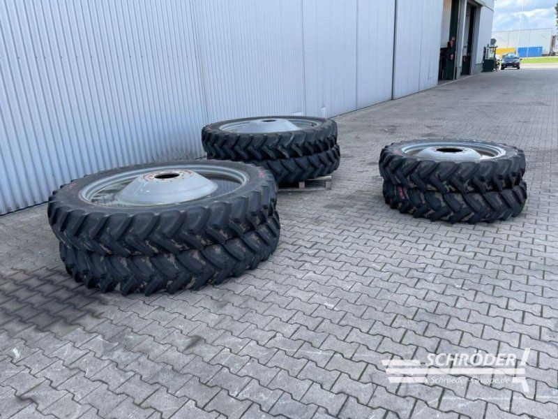 Deutz-Fahr PFLEGERÄDER 2X 320/85R38 / 4X 320/90 R54