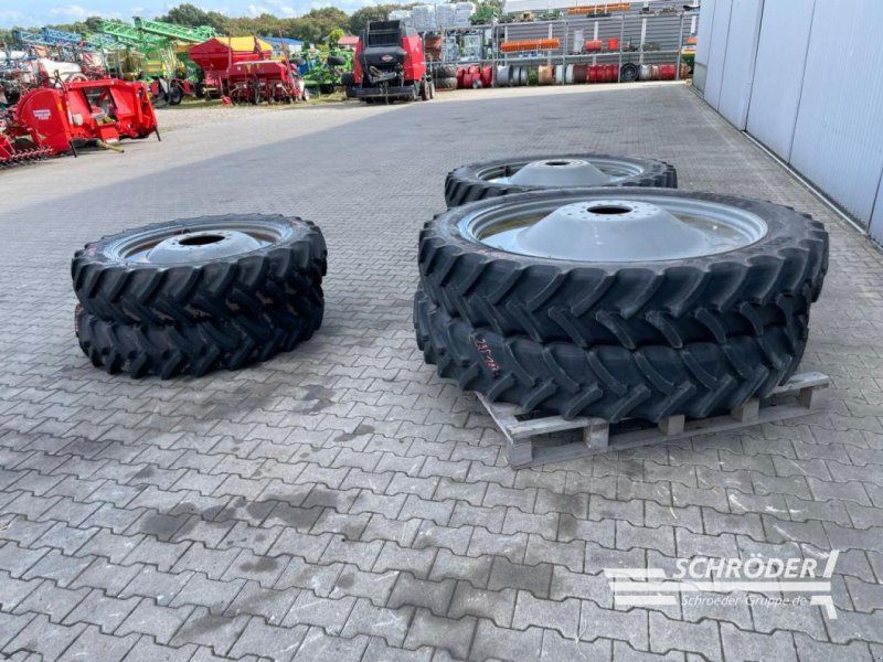 Deutz-Fahr PFLEGERÄDER 2X 320/85R38 / 4X 320/90 R54